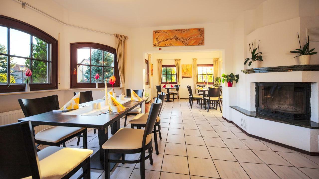 Lokal Genial Pension & Restaurant Beelitz Buitenkant foto