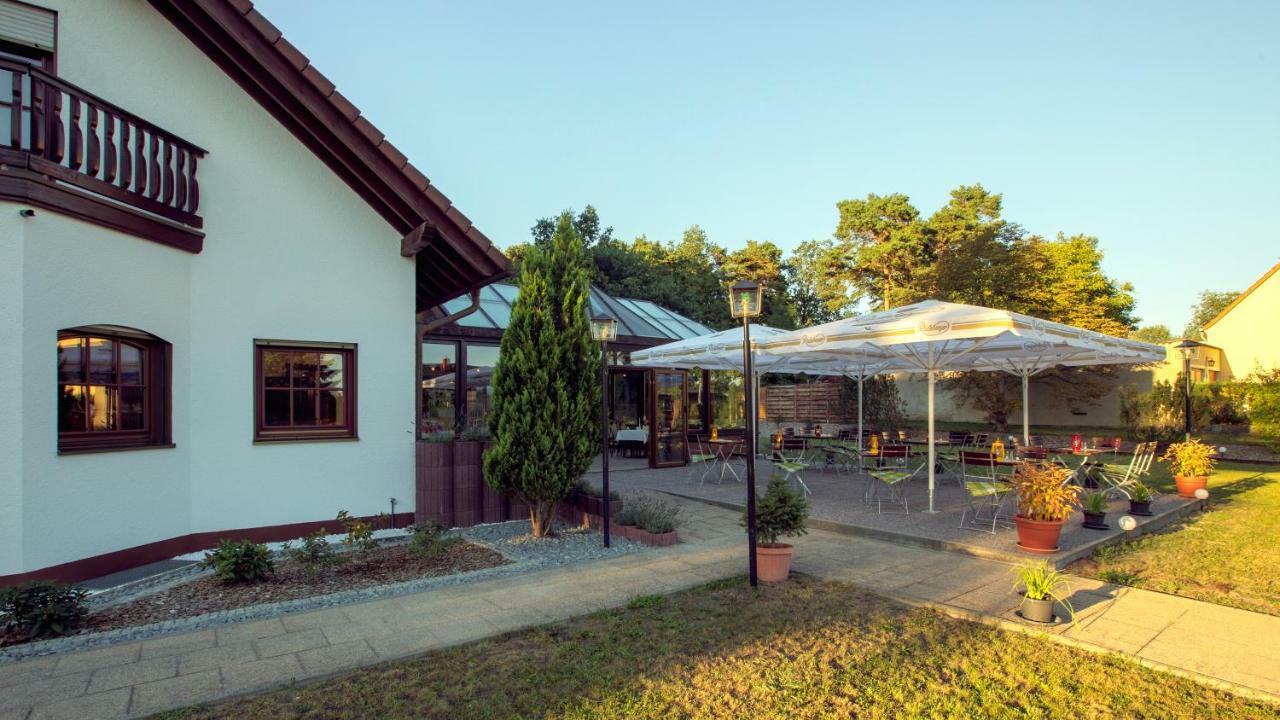 Lokal Genial Pension & Restaurant Beelitz Buitenkant foto